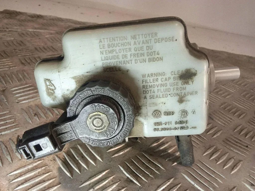 Cilindro maestro VW Golf Plus 1K1614019B image 3