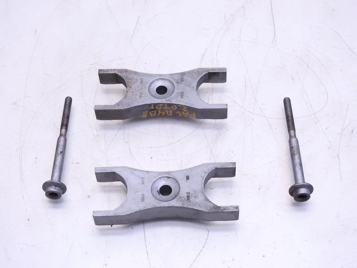 Audi Q3 8U Halter Einspritzdüse 03L216A image 4