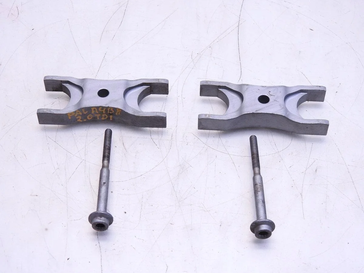 Audi Q3 8U Halter Einspritzdüse 03L216A image 7