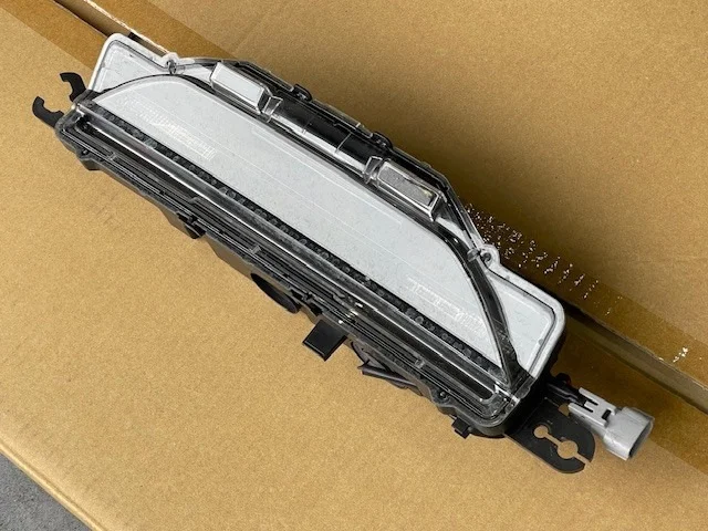 Luz central parachoques Lexus LC 81671-11020 thumbnail 3