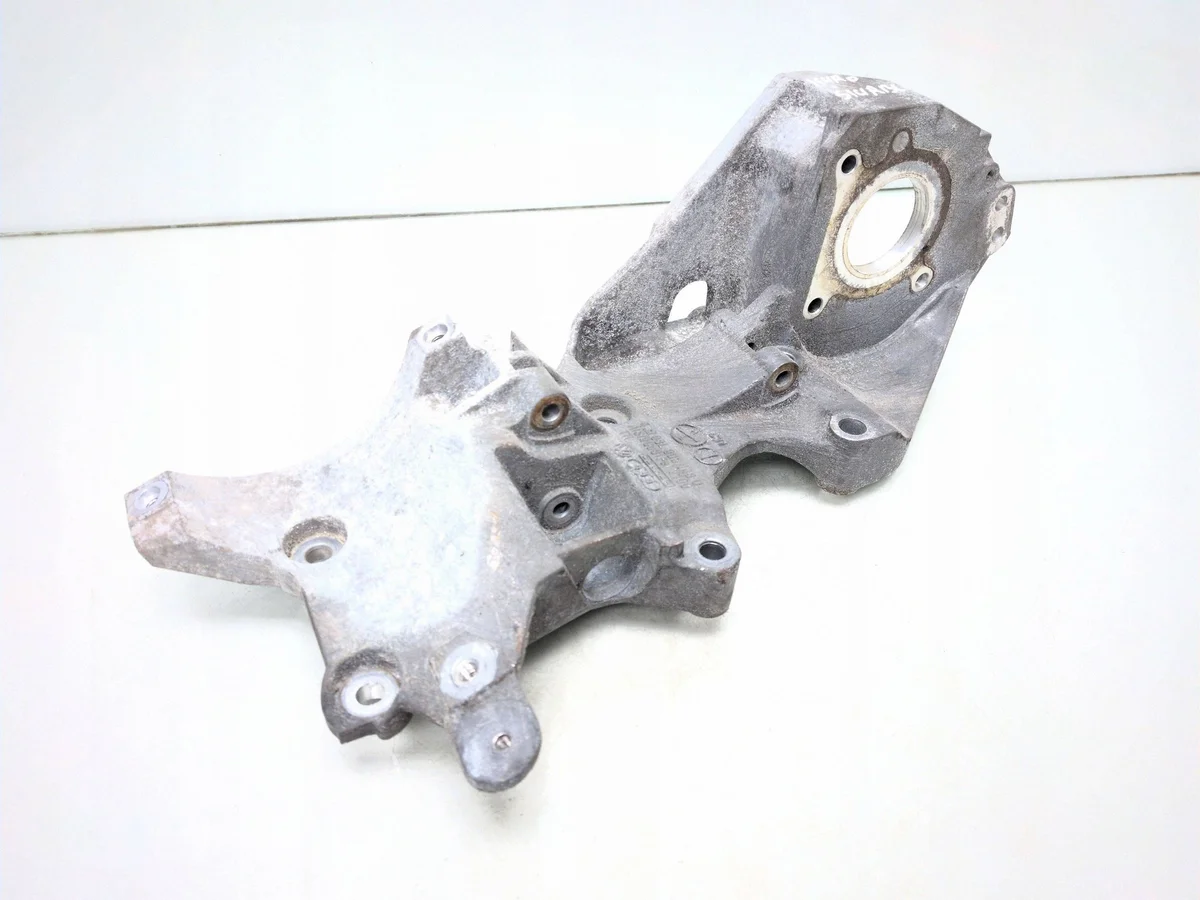 Audi Q3 8U Polttoainepumpun kiinnike 03L903143Q