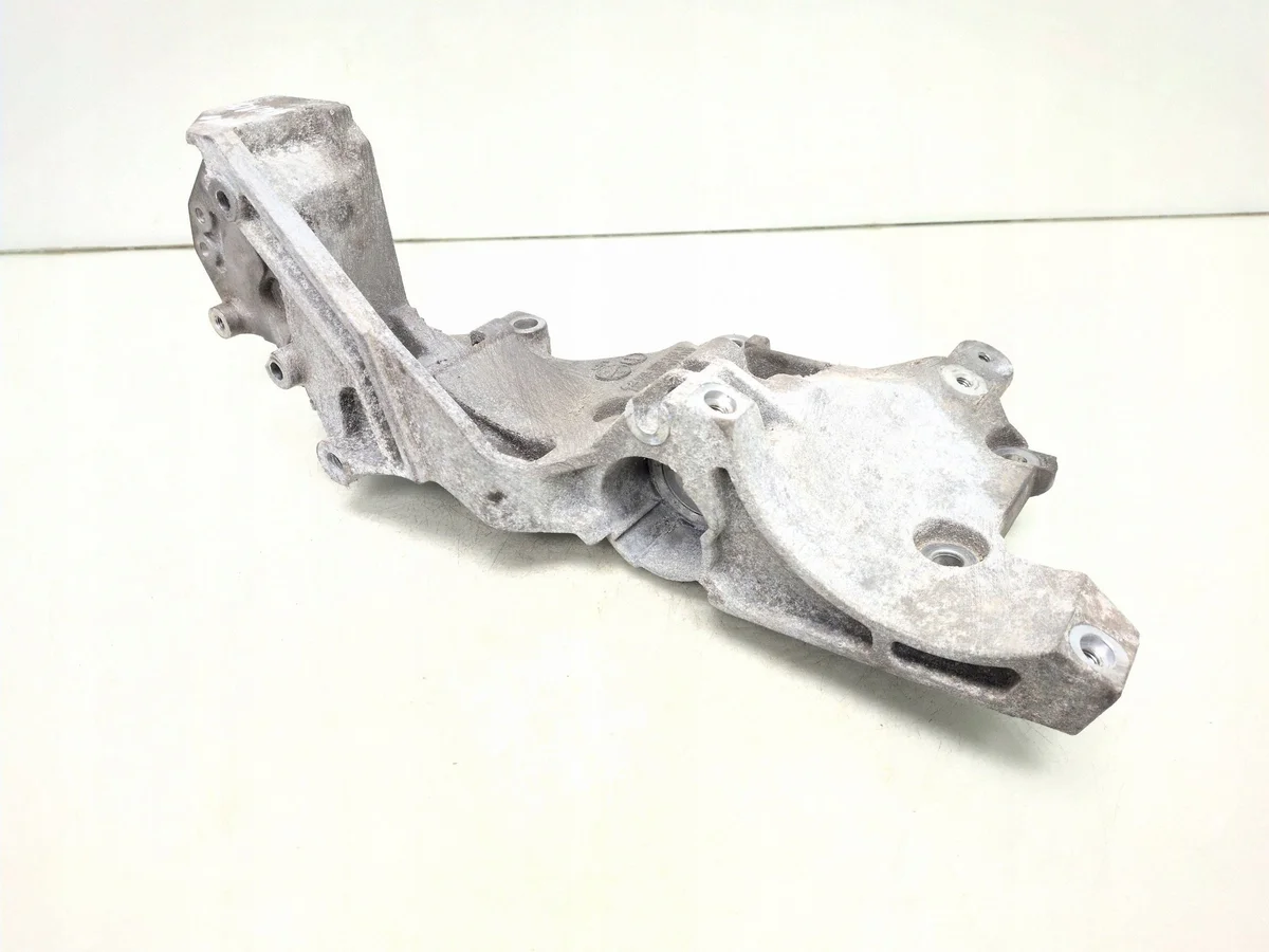 Audi Q3 8U Halter Kraftstoffpumpe 03L903143Q image 3