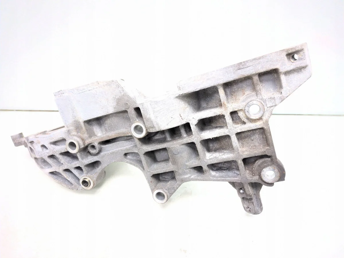 Audi Q3 8U Halter Kraftstoffpumpe 03L903143Q image 9