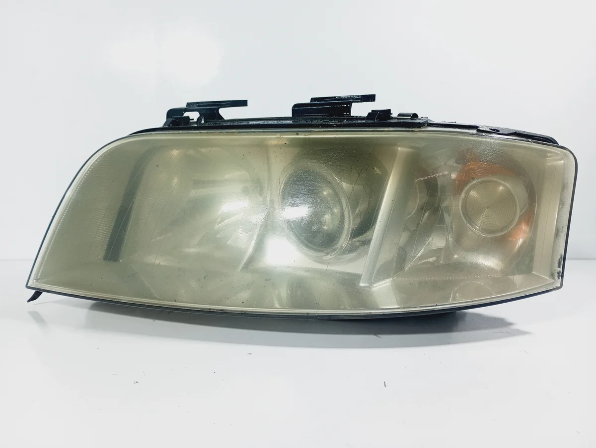 Strålkastare vänster Audi A6 C5 97-05 OE 15592300LI