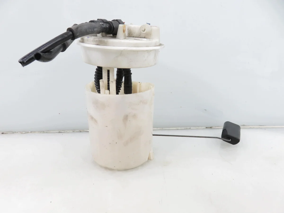 Bränslepump Volvo V40 Kombi M1156886-30617359