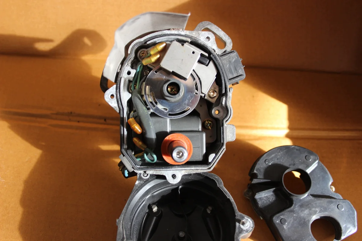 Mazda 626 Ignition Module D4T90-02 image 5