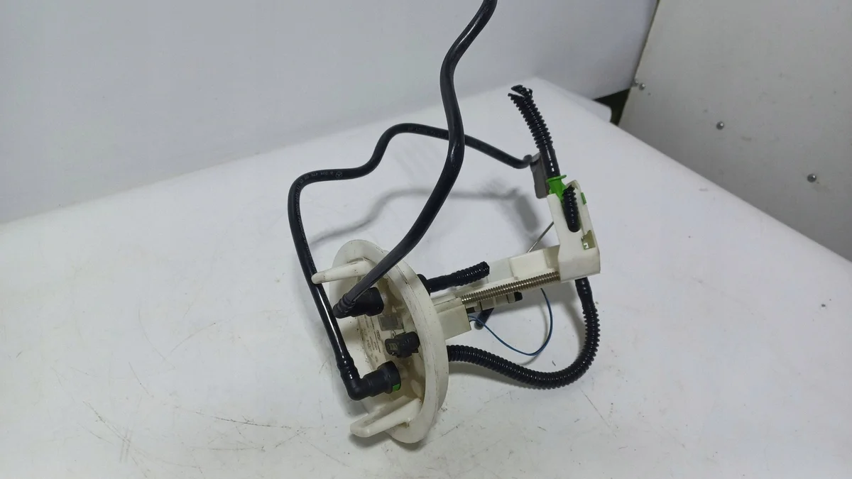 Mercedes-Benz C W204 Sensor Nivel Combustible A2044700694