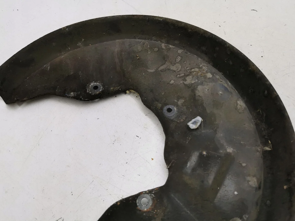Audi A8 D3 4E Cache disque frein arrière droit 4E0615612