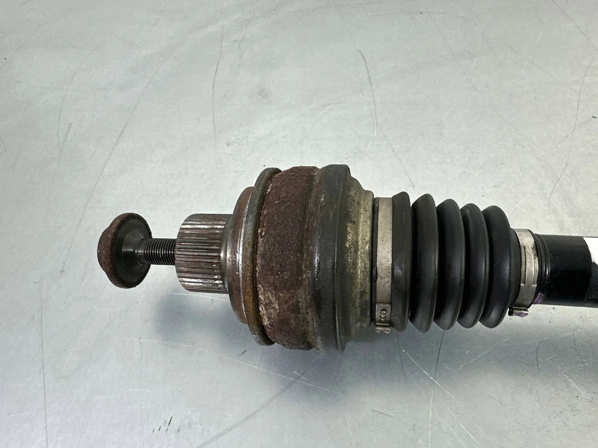 Semieje trasero Volkswagen Touareg III 4M0501201D image 7