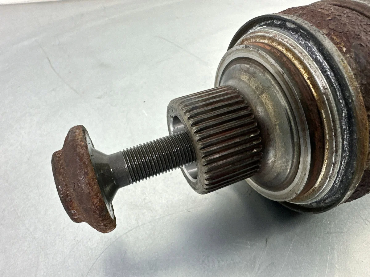 Semieje trasero Volkswagen Touareg III 4M0501201D image 8