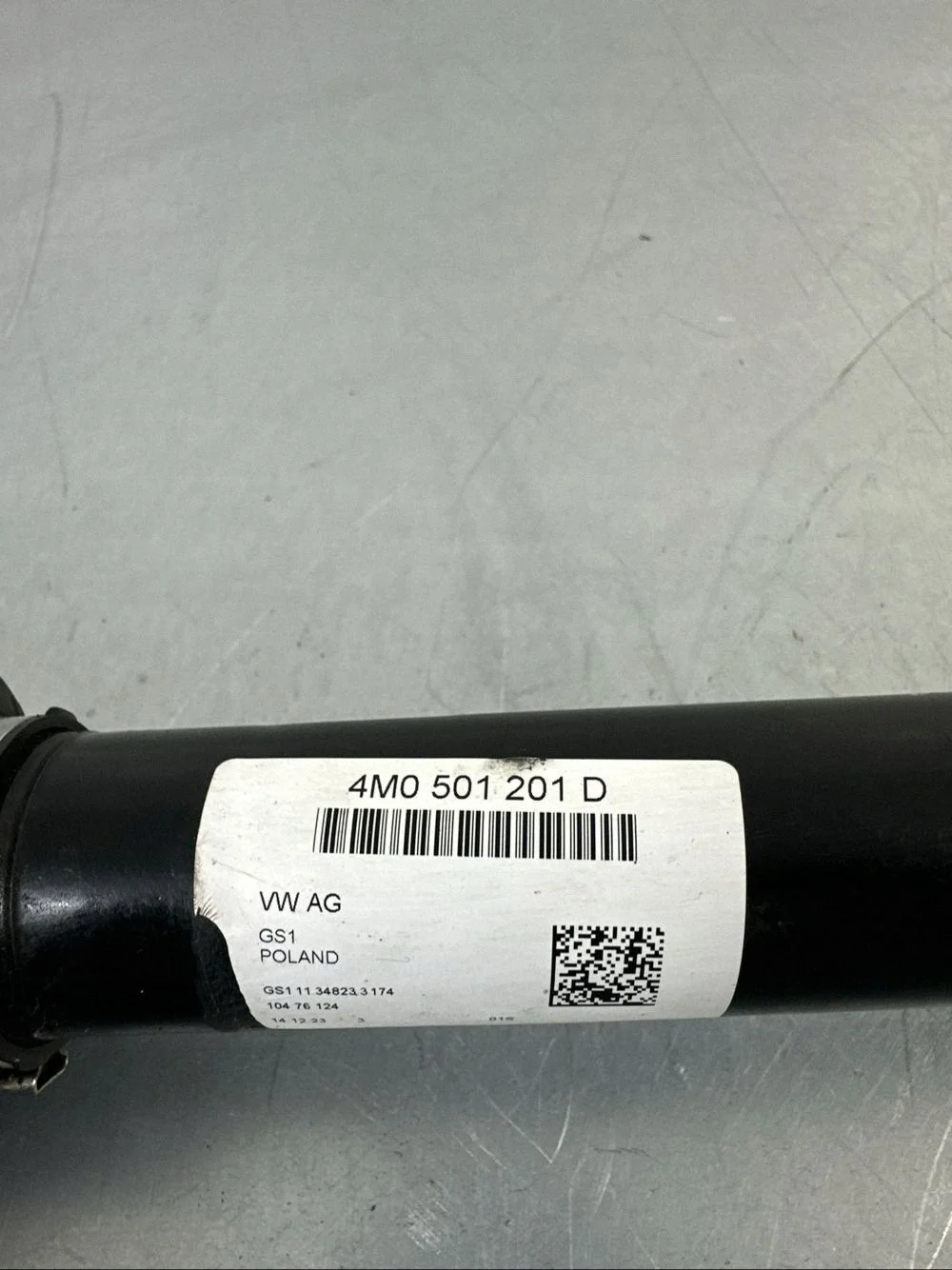 Semieje trasero Volkswagen Touareg III 4M0501201D image 10
