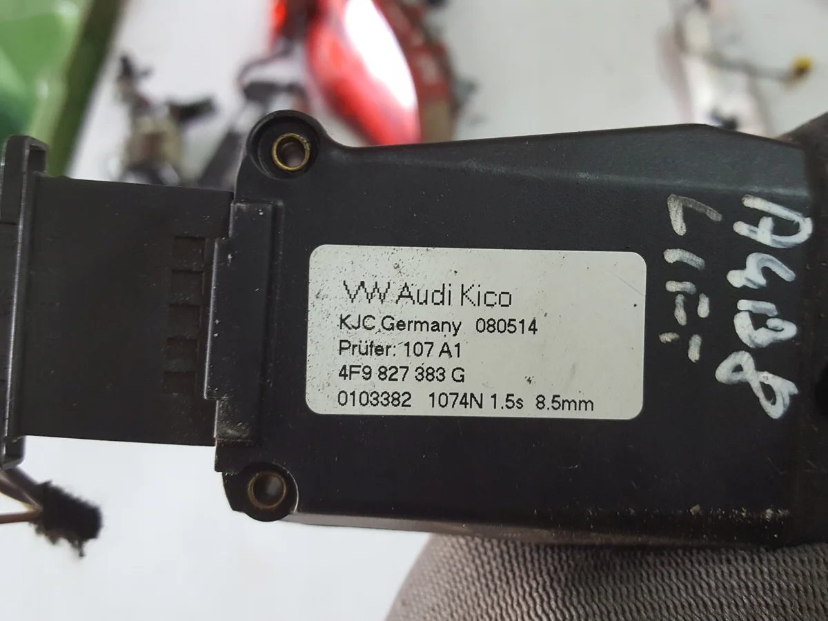 Audi A4 B8 Rygiell Zamka 4F9827383G