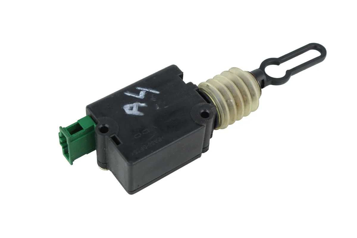 Audi A4 B5 Rear Hatch Actuator 8D9962115A image 4