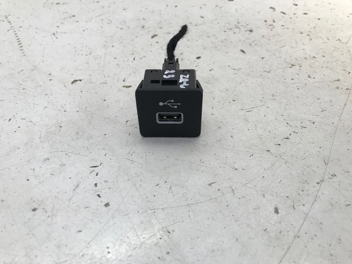 USB-latausportti Honda ZR-V V230629
