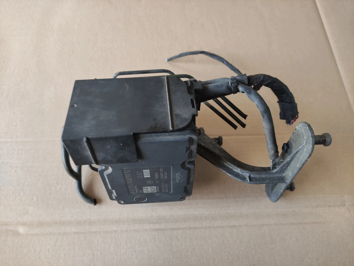 Mercedes W204 ABS ESP Control Unit Pump A2045455332