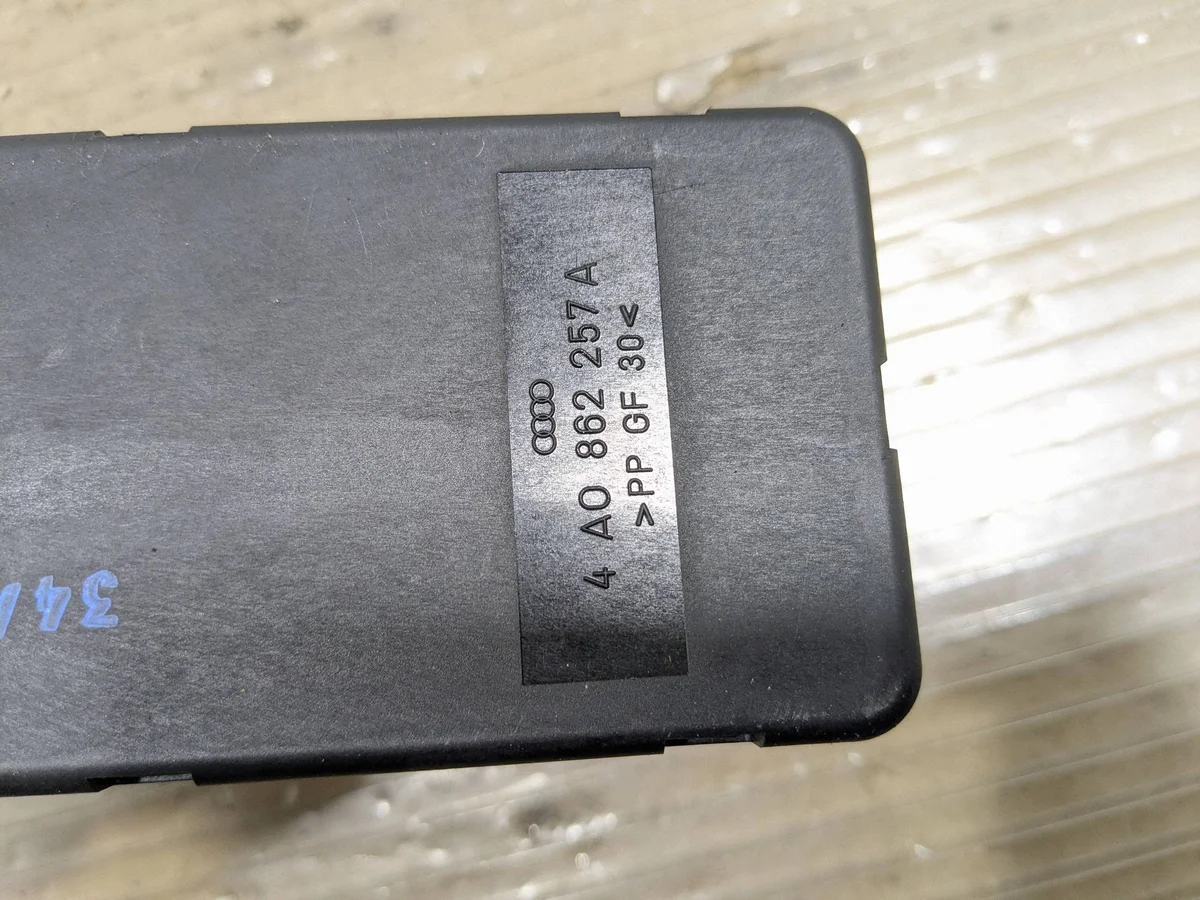 Audi A6 S6 C5 Centralås pump 4A0862257A image 3