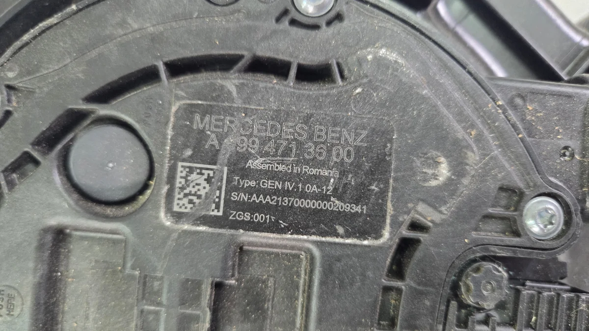 Mercedes W213 W205 W238 AdBlue Tank A0994713600 image 3