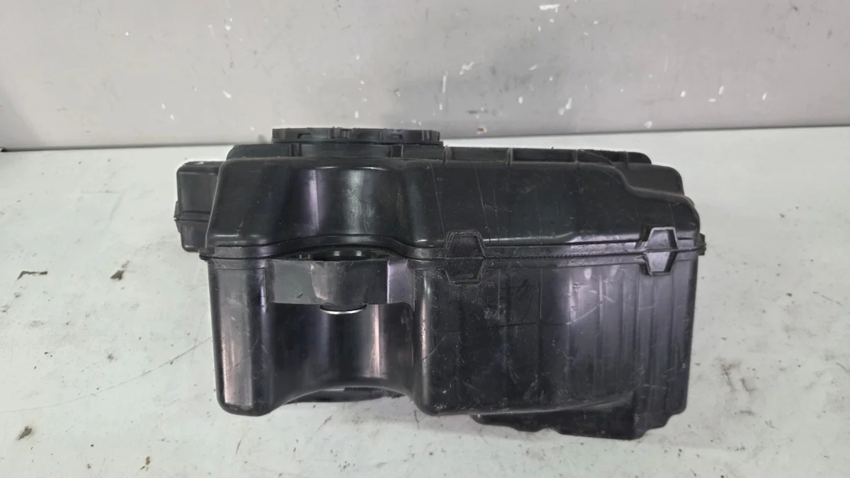 Mercedes W213 W205 W238 AdBlue Tank A0994713600 image 5