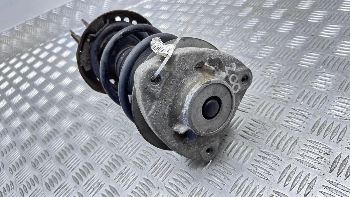 Amortiguador Izquierdo Delantero Mercedes-Benz CLA W117 A1173200100