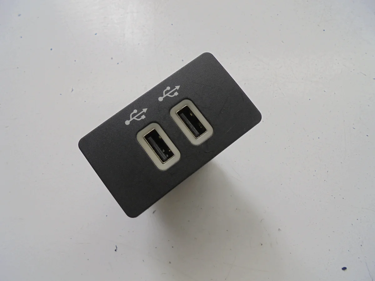 USB-uttag Ford Connect MK2 HC3T-14F014-BC