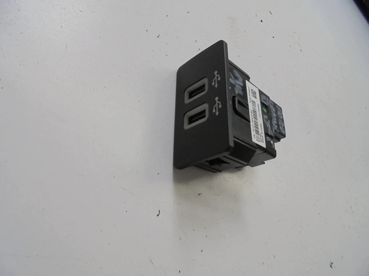 Ford Connect MK2 Conector USB HC3T-14F014-BC