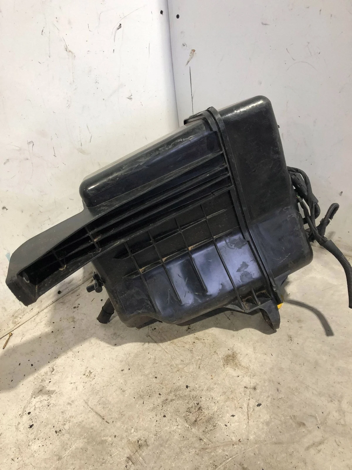 AdBlue Tank Mercedes Sprinter W907 W910 A9104706900 thumbnail 8