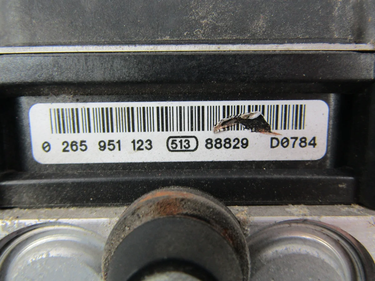 Subaru Forester ABS pomp 265951123 image 3