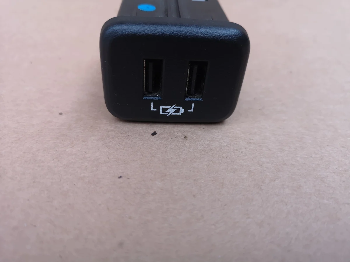 Lecteur USB Opel Insignia B 13598459