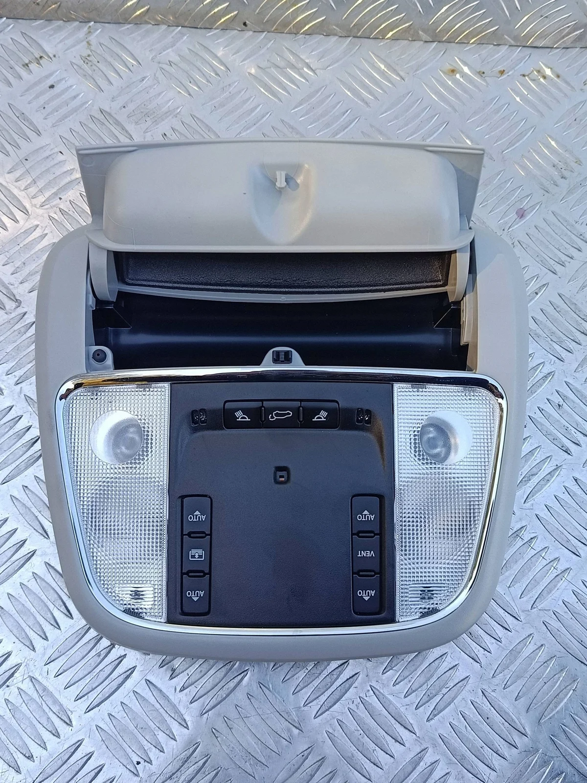 Sisävalo Jeep Grand Cherokee 68329822AA image 3