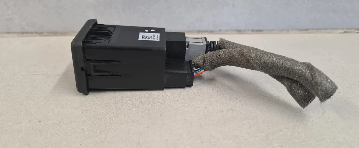 Prise USB Aux 22875066 Opel Insignia A
