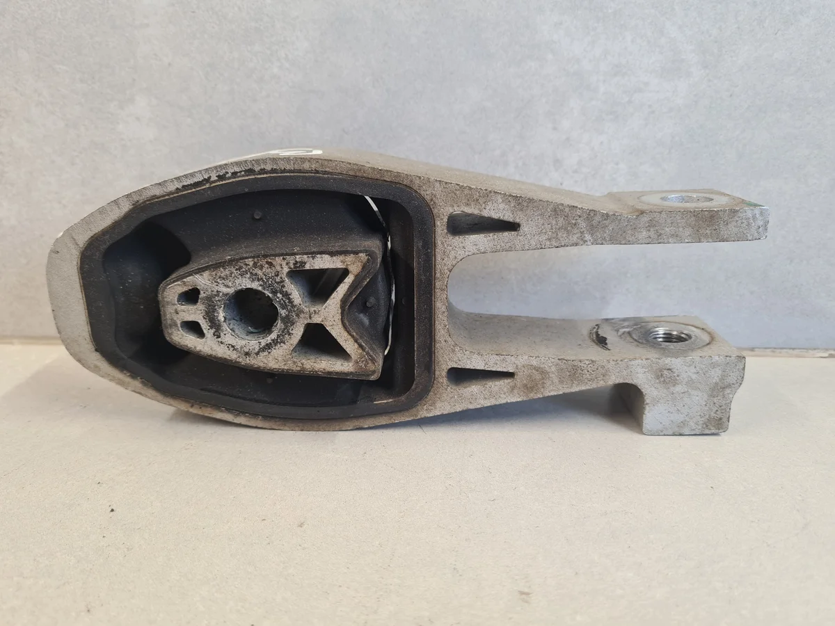 Moottorin tukikumi BAIC X7 1.5 TURBO A00115809
