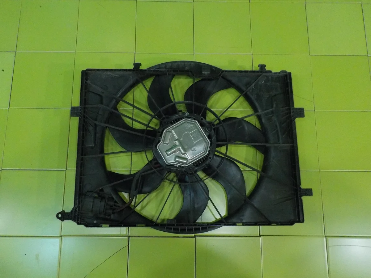 Mercedes C W205 Radiator Fan A0999061200