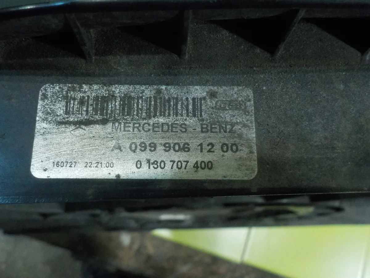 Kühlerlüfter Mercedes C W205 A0999061200 image 3