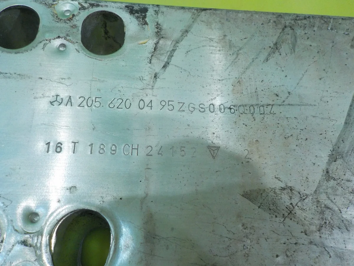 Mercedes C W205 Stoßfängerhalter rechts vorne A2056200495 image 3