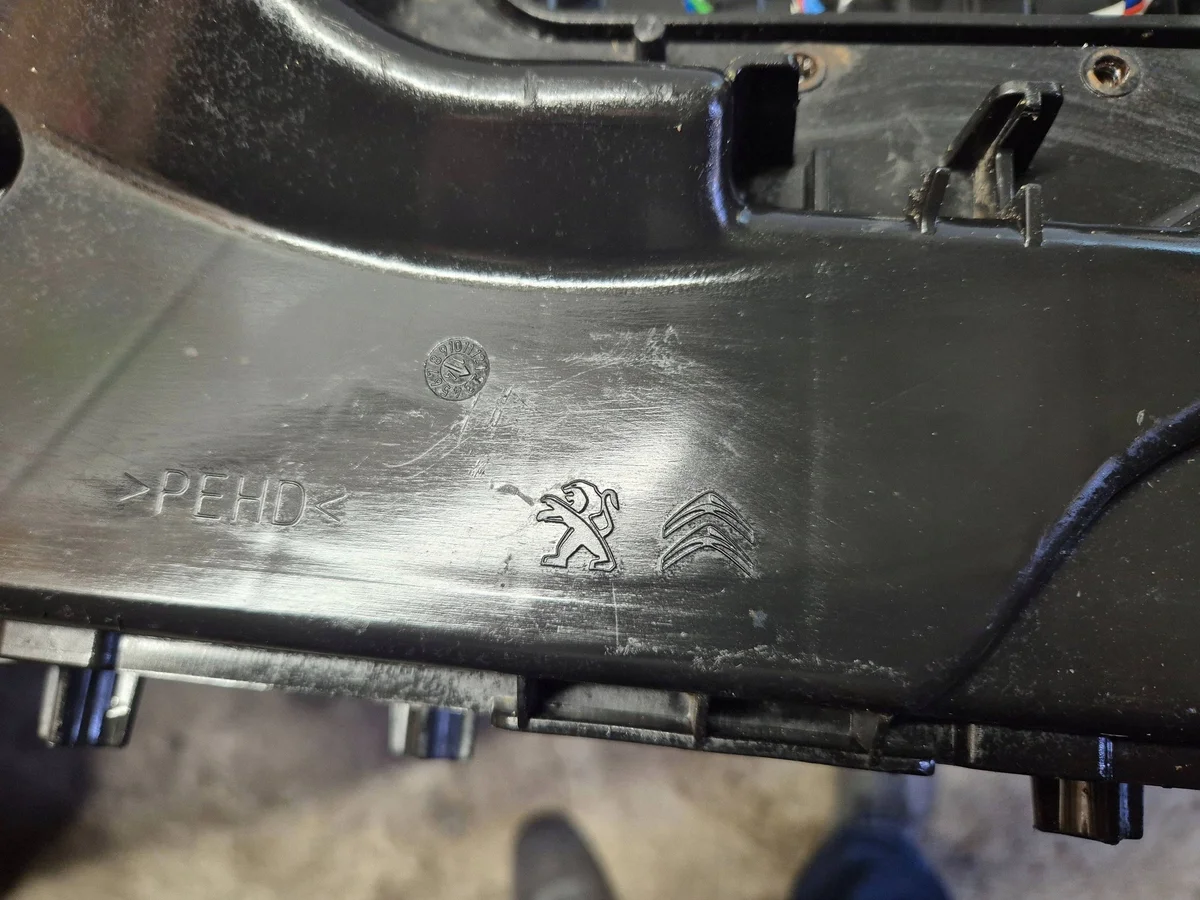 AdBlue Tank Citroen C4 Cactus 9803559680 image 3