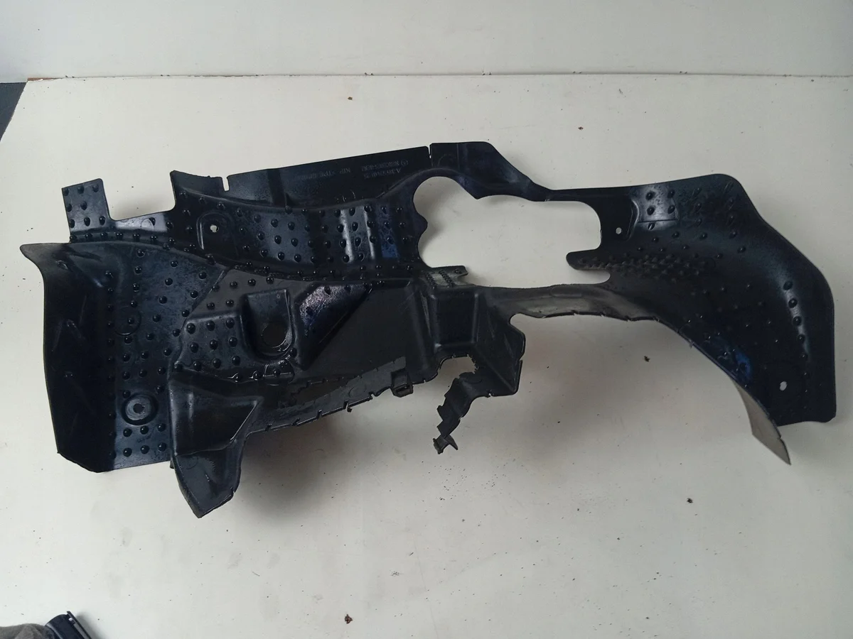 Cubierta A2055240125 Mercedes E W213 4MATIC image 3