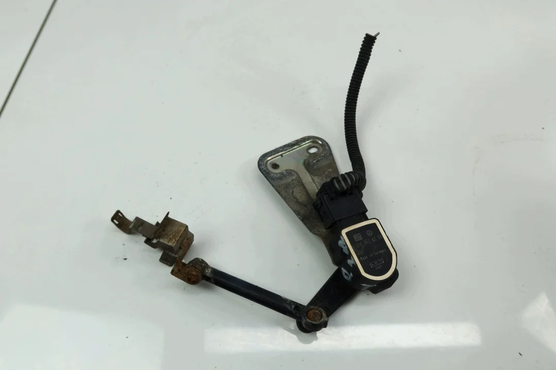 Ajovalojen korkeussäätöanturi Mercedes W212 0065428318 0065428318-1