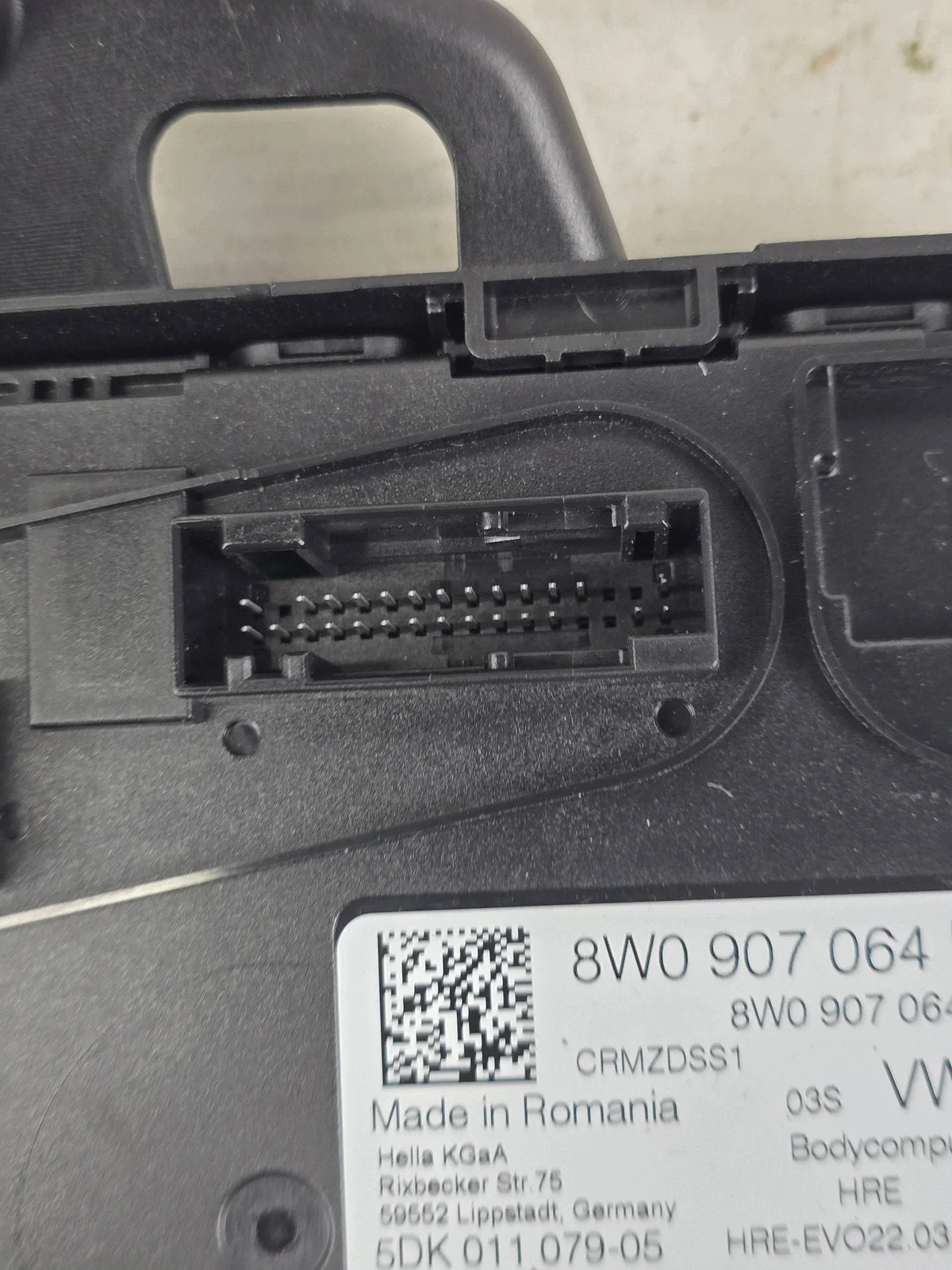 Centralina Audi A4 B9 8W0907064EA image 3