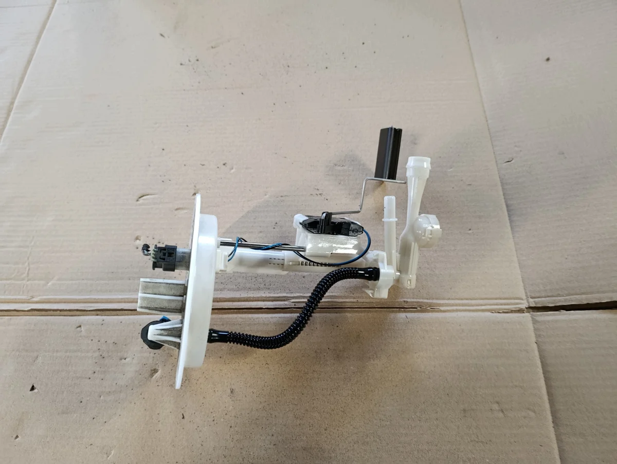 Brandstofniveausensor Mercedes GLS X166 A1664703194