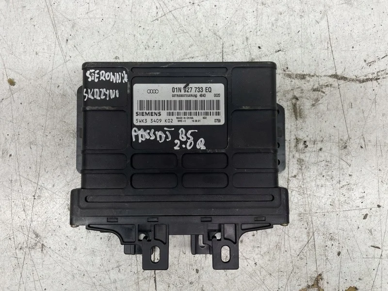 Unidade de Comando Caixa Automática VW Passat B5FL 01N927733EQ