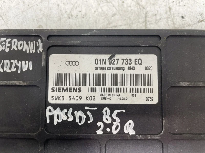 Unidade de Comando Caixa Automática VW Passat B5FL 01N927733EQ image 3