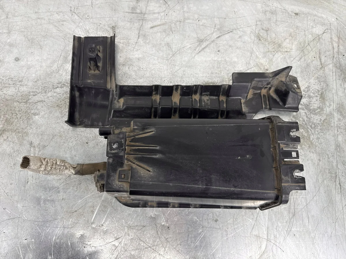 Filtro de vapor de combustível Ford Explorer AG139D653BA