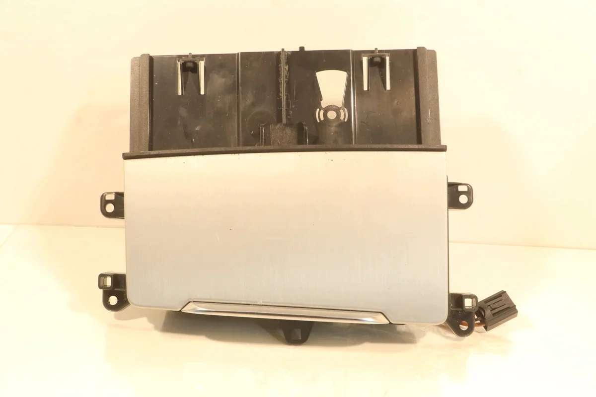 12V pistoke Audi Q7 II 4M 4M1863273A