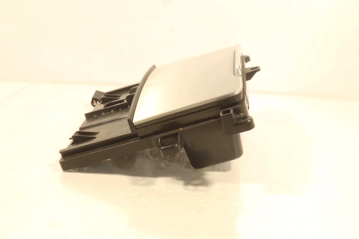 12V Steckdose Audi Q7 II 4M 4M1863273A image 4