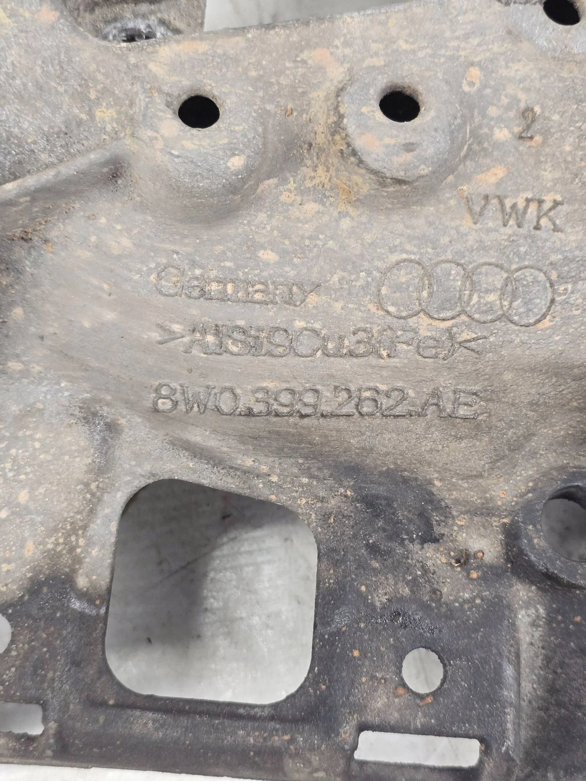 Audi A4 8W B9 Motorsteun 8W0399262AE image 6