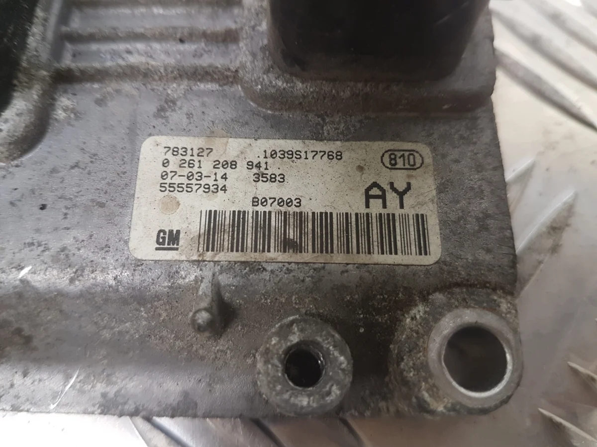 Opel Corsa D Engine Control Unit 55557934 image 3