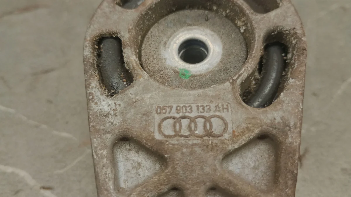 Spannrolle Riemenantrieb Audi Q8 Q7 II VW Touareg 057903133AH OE image 8