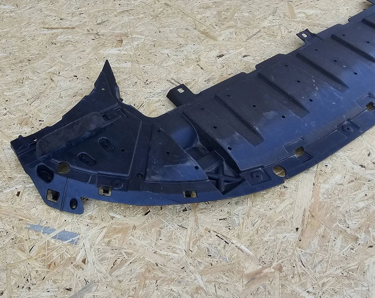 Volvo Engine Bumper Cover Shield 32227198 07997382 image 3