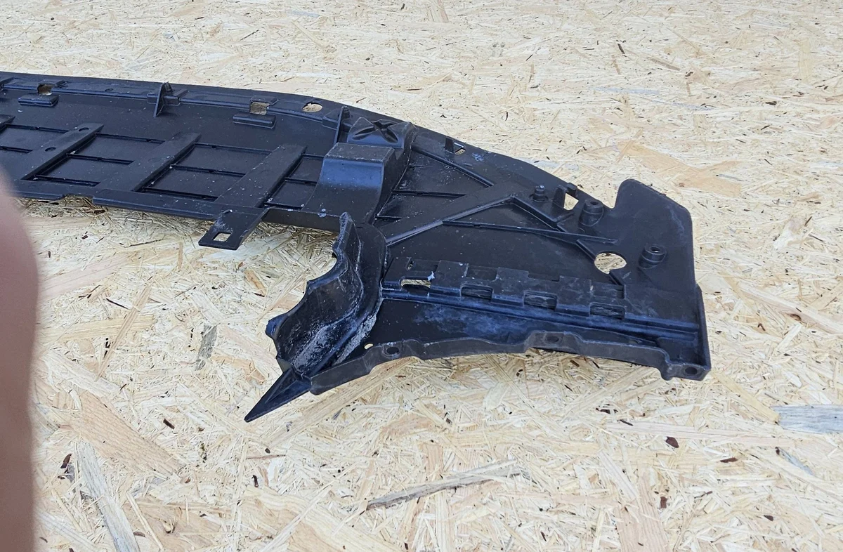 Volvo Engine Bumper Cover Shield 32227198 07997382 image 6