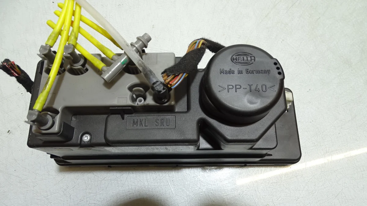 Central Locking Pump Mercedes-Benz W210 E220CDI 2088000348